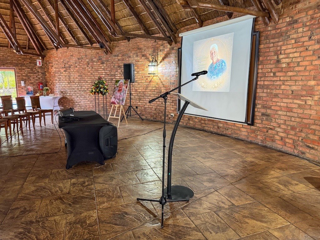 One Speaker With Projector & Screen and Microphone Add-on